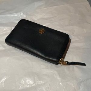 Tory Burch Robinson Zip Leather Continental Wallet